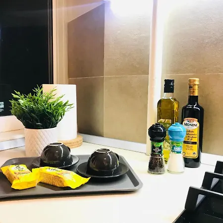 דירה Downtown Privilege With In-room Coffee & Tea
